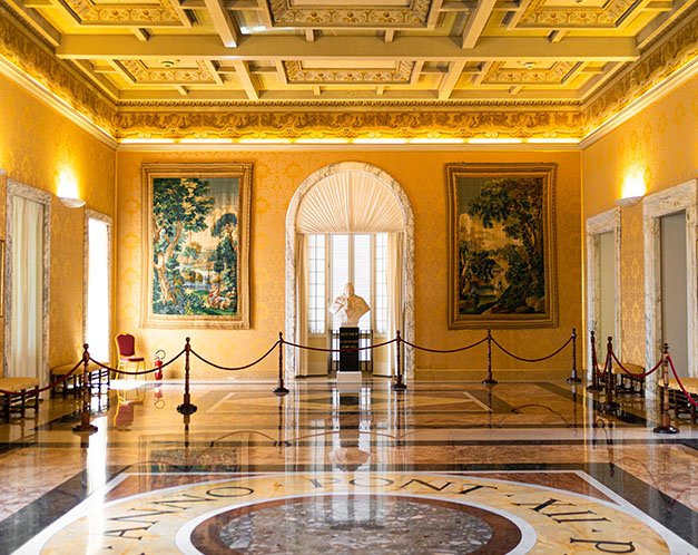 Grand Entrance Lounge